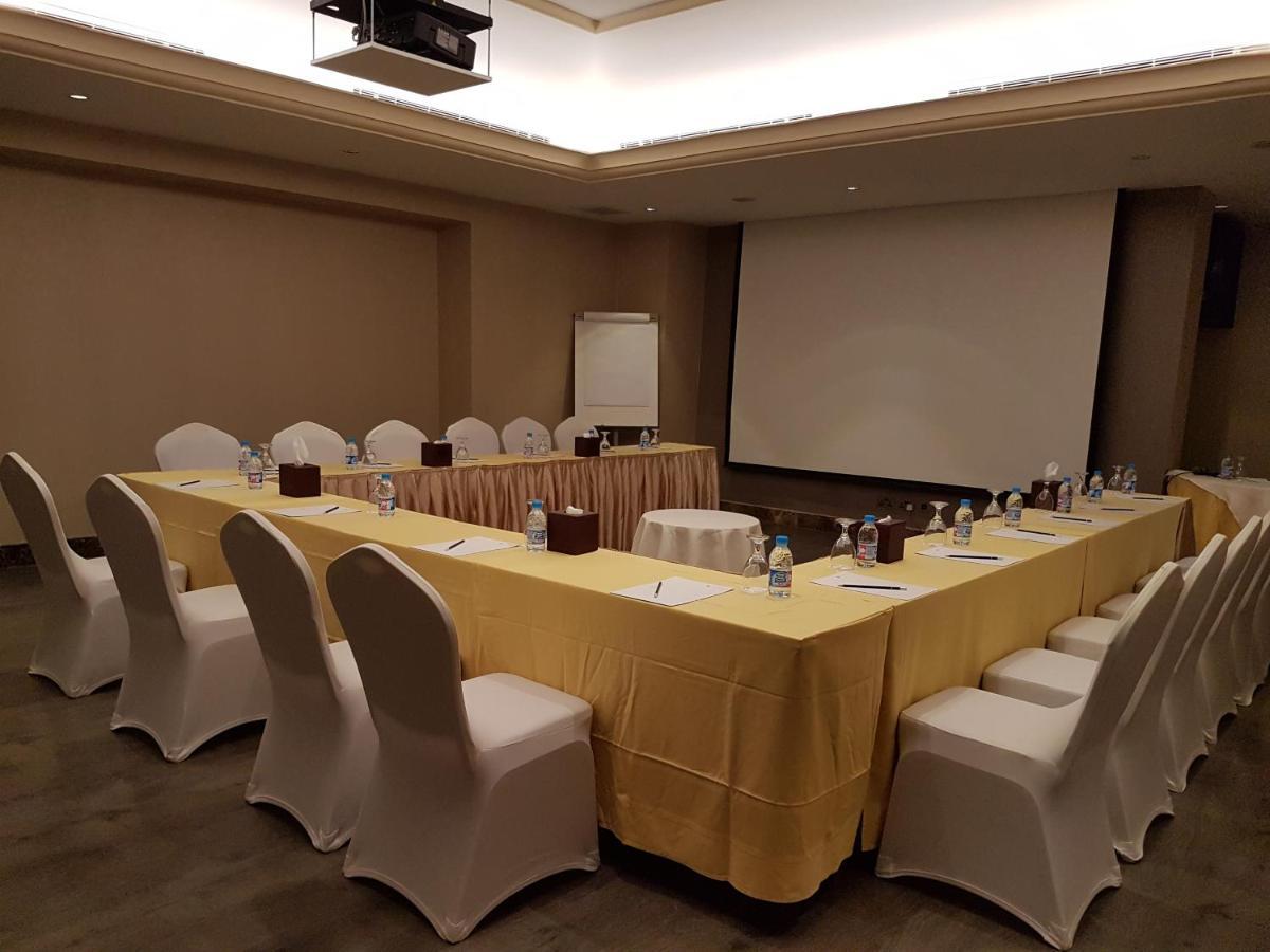 Ramada Riyadh Hotel Esterno foto