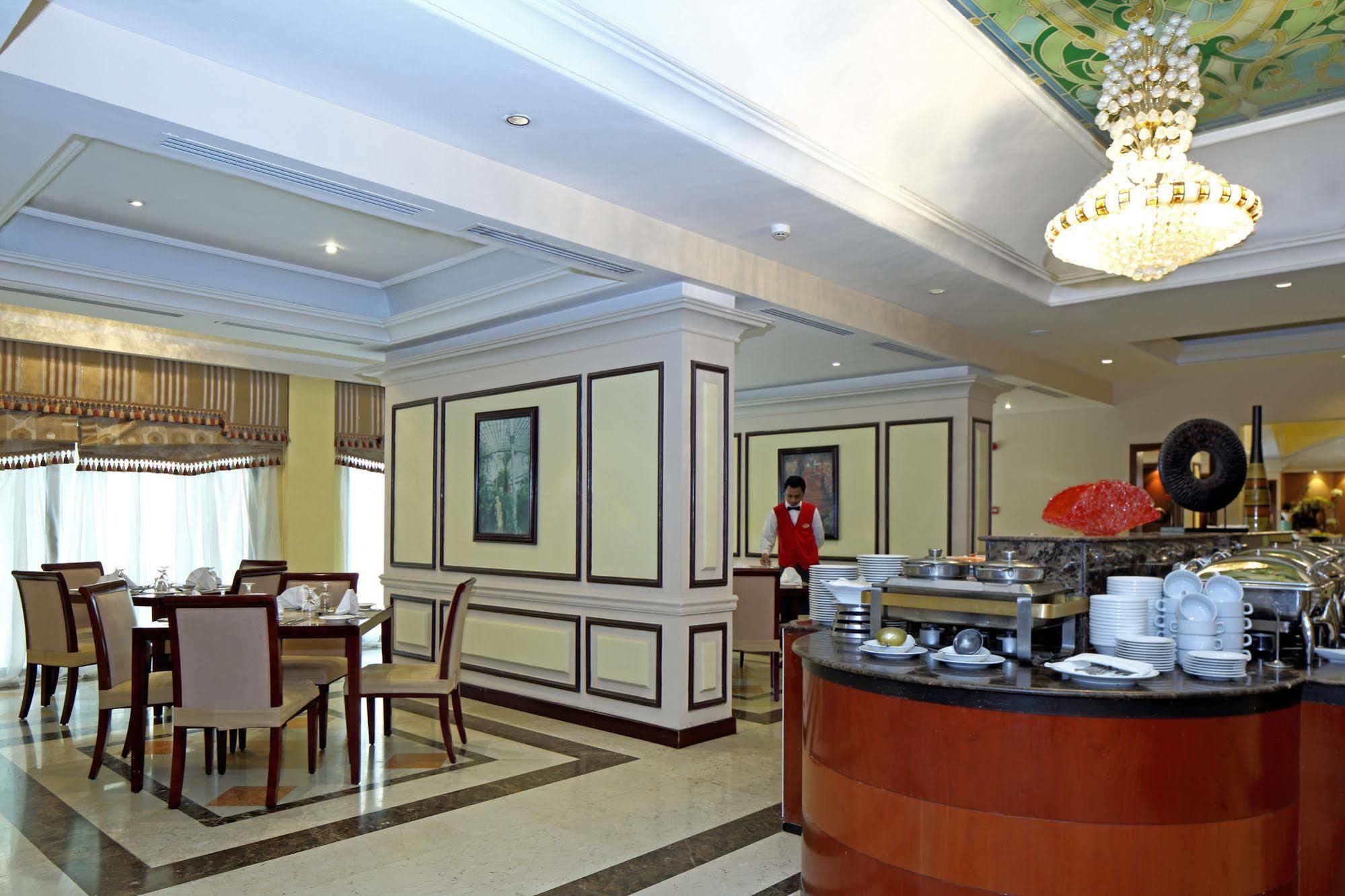 Ramada Riyadh Hotel Esterno foto