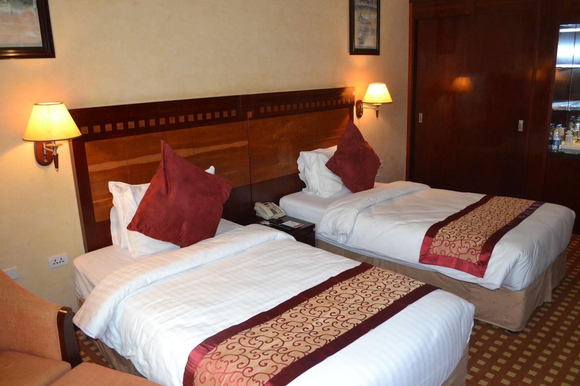 Ramada Riyadh Hotel Esterno foto