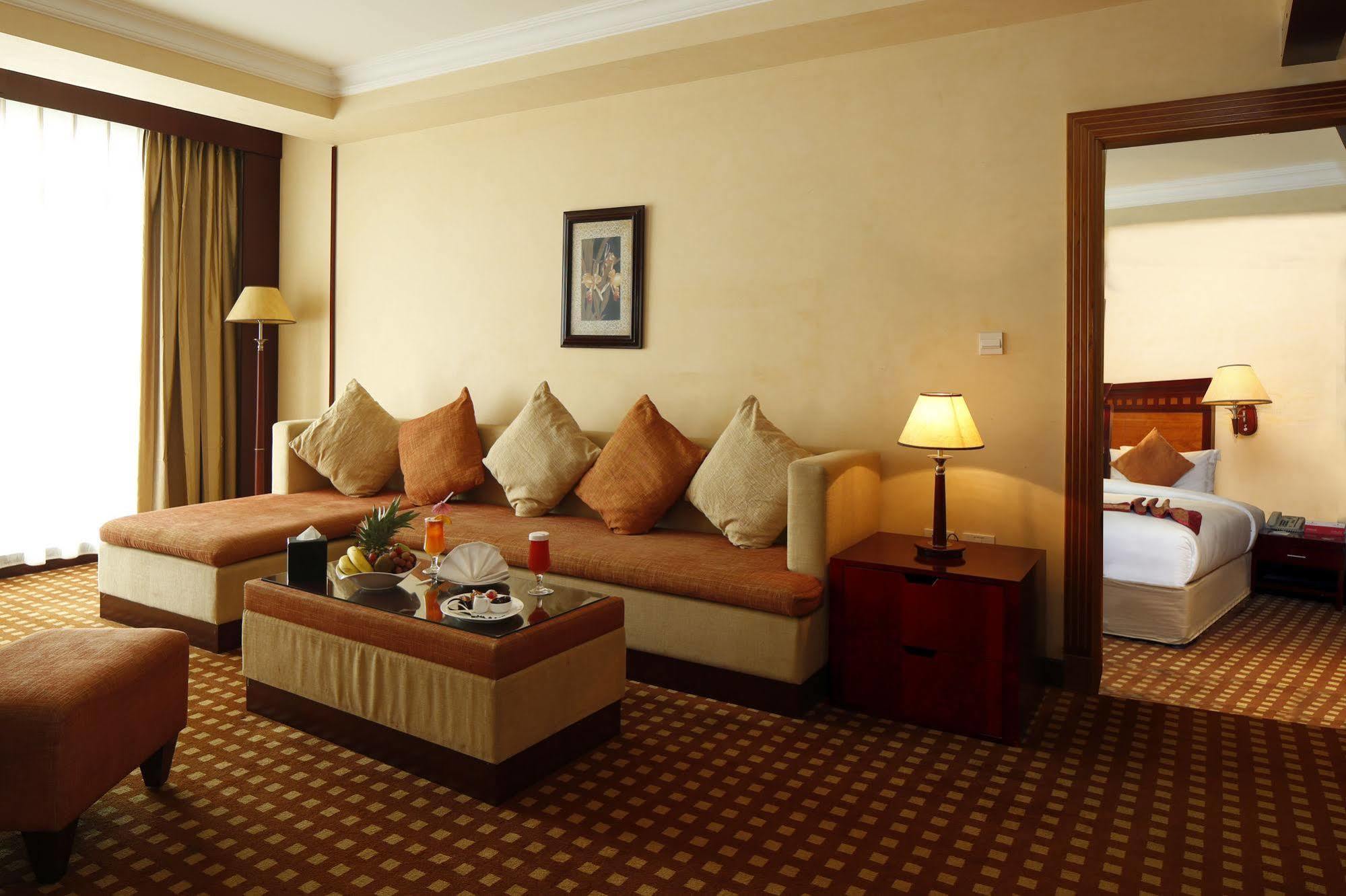 Ramada Riyadh Hotel Esterno foto